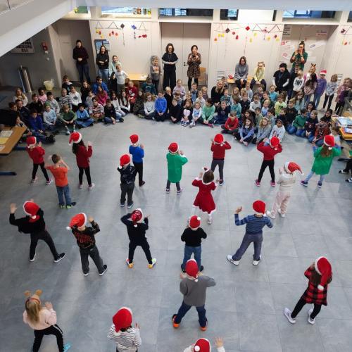 Adventkranzweihe_Weihnachtsaufführung_2a_2b_2024