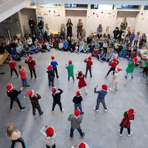 Adventkranzweihe_Weihnachtsaufführung_2a_2b_2024