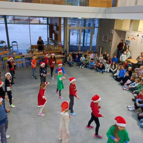 Adventkranzweihe_Weihnachtsaufführung_2a_2b_2024