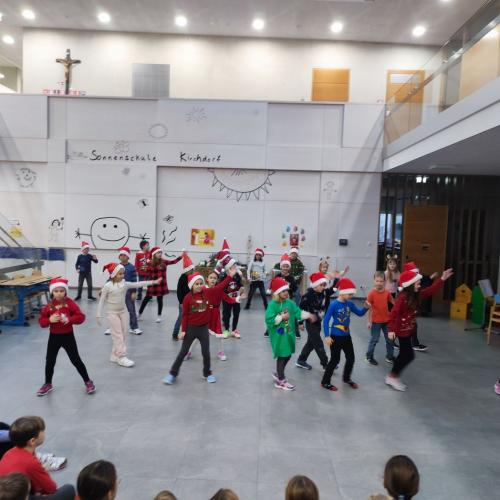 Adventkranzweihe_Weihnachtsaufführung_2a_2b_2024