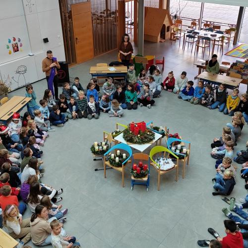 Adventkranzweihe_Weihnachtsaufführung_2a_2b_2024