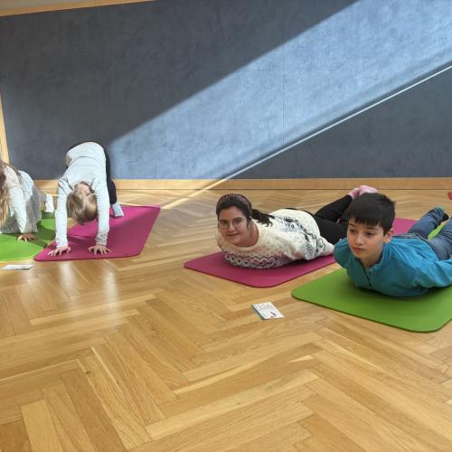 Yoga_3a_4a_2025