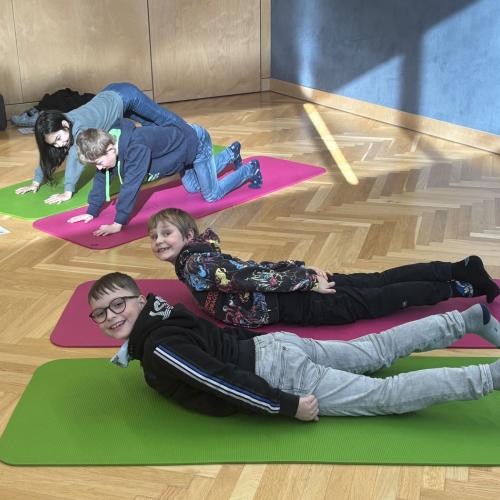 Yoga_3a_4a_2025