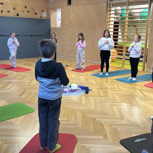 Yoga_3a_4a_2025