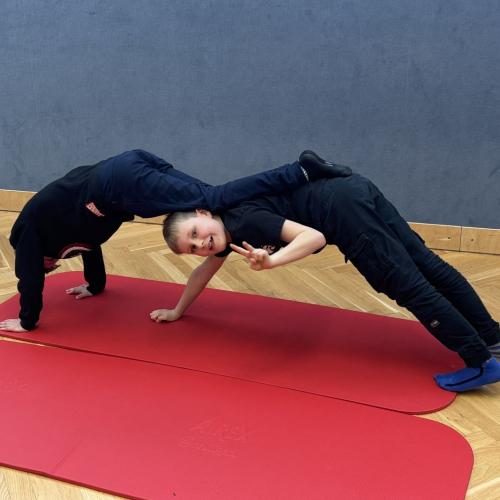 Yoga_3a_4a_2025