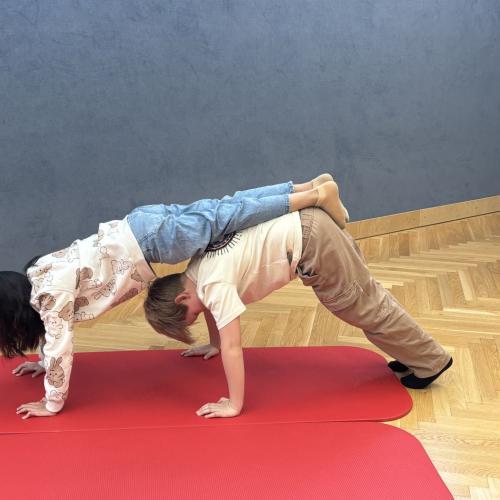 Yoga_3a_4a_2025