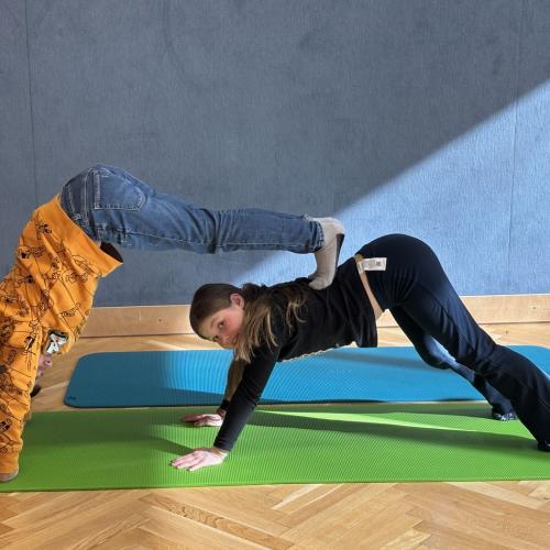 Yoga_3a_4a_2025