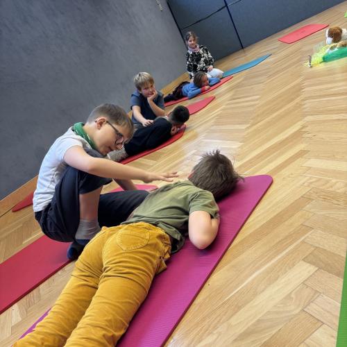 Yoga_3a_4a_2025