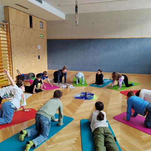 Yoga_3a_4a_2025