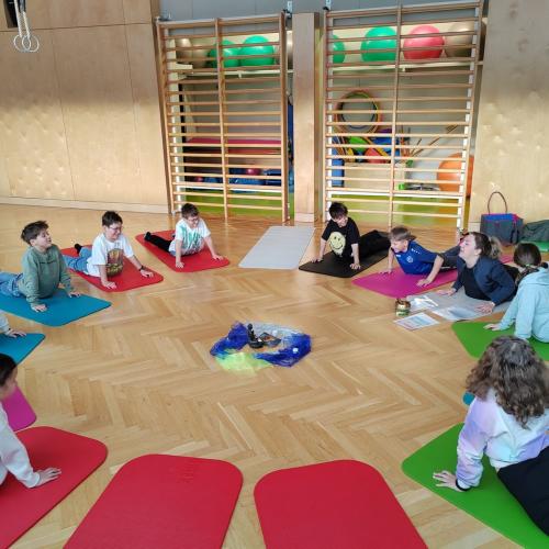 Yoga_3a_4a_2025